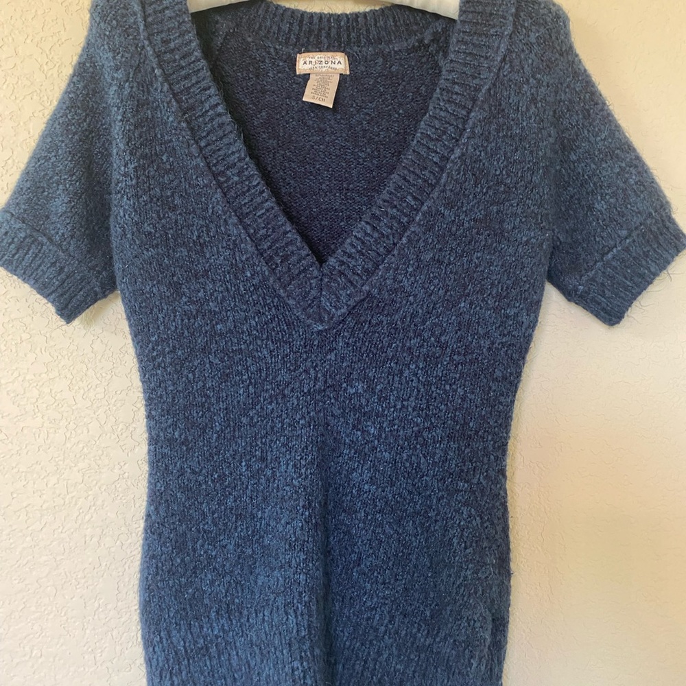 Short sleeve v neck sweater